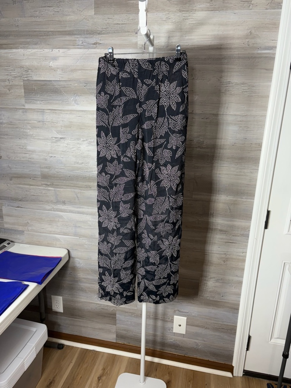Nostalgia Black Wide-Leg Pants with White Floral Dot Motif 1259